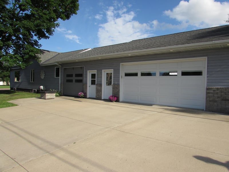 200 Kenzie St, Sherburn, MN 56171
