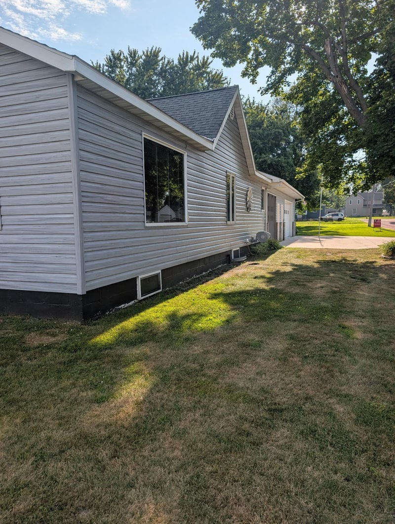 200 Kenzie St, Sherburn, MN 56171