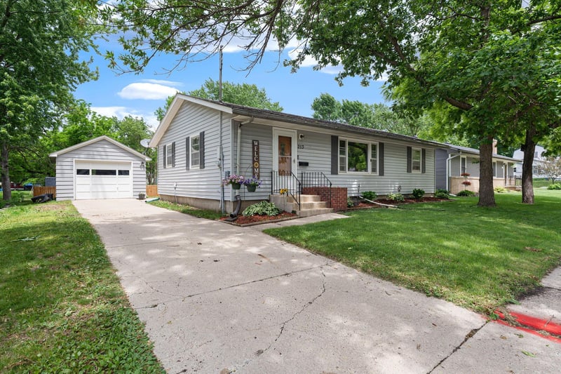 213 7th Ave NE, Waseca, MN 56093