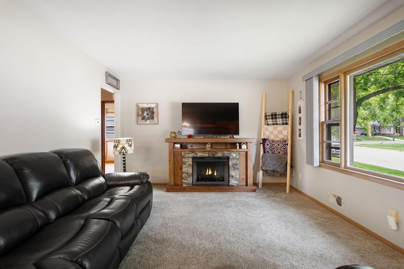 213 7th Ave NE, Waseca, MN 56093