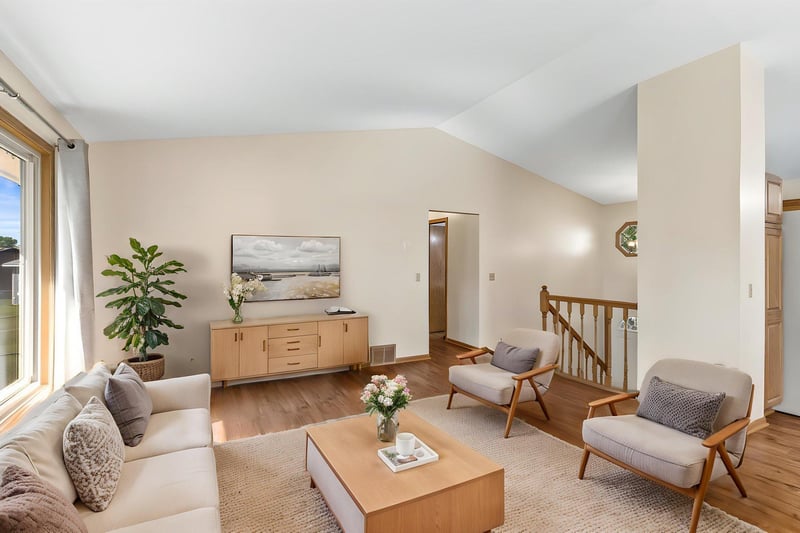 4275 Eagle Crest Dr, Eagan, MN 55122