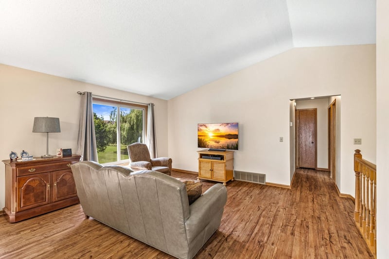 4275 Eagle Crest Dr, Eagan, MN 55122