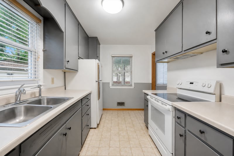 915 River Ave S, Sauk Rapids, MN 56379