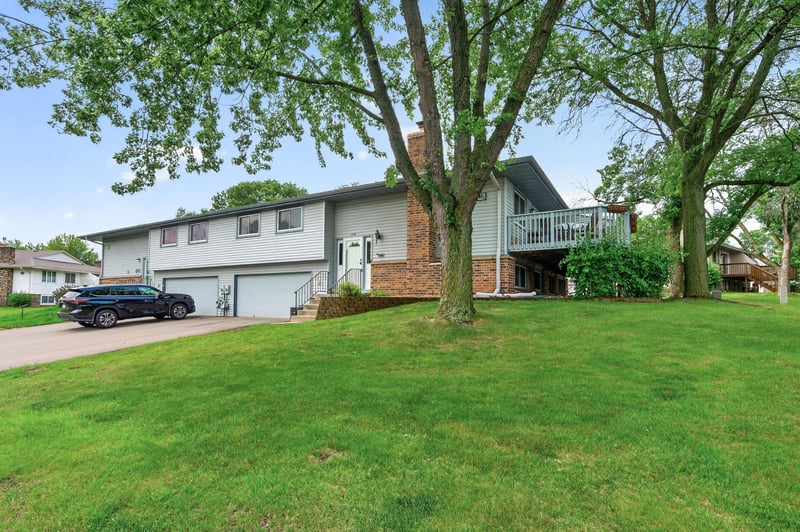 1738 Woodgate Ln, Eagan, MN 55122