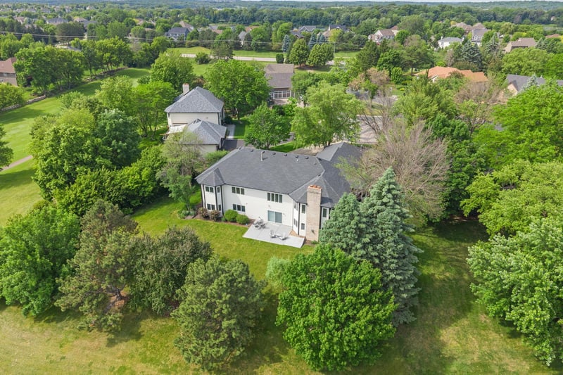 2065 Woodstone Ct, Victoria, MN 55386