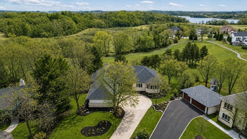 2065 Woodstone Ct, Victoria, MN 55386