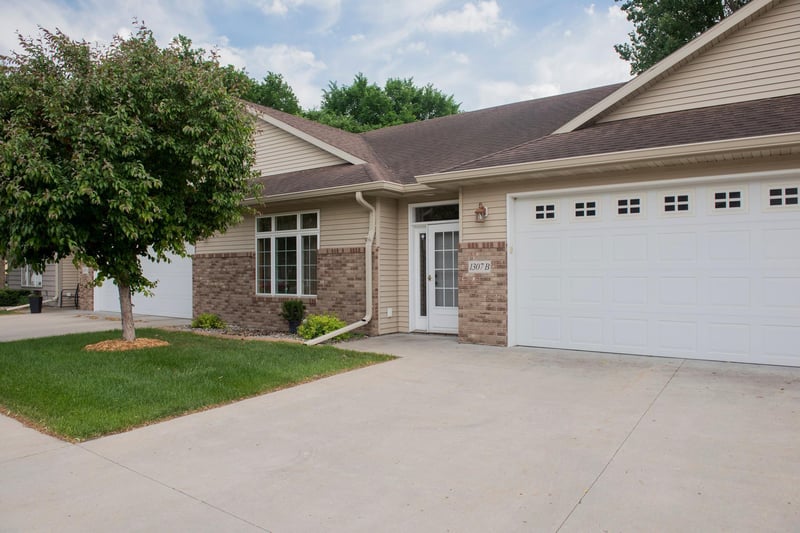 1307 2nd St S #B, Moorhead, MN 56560