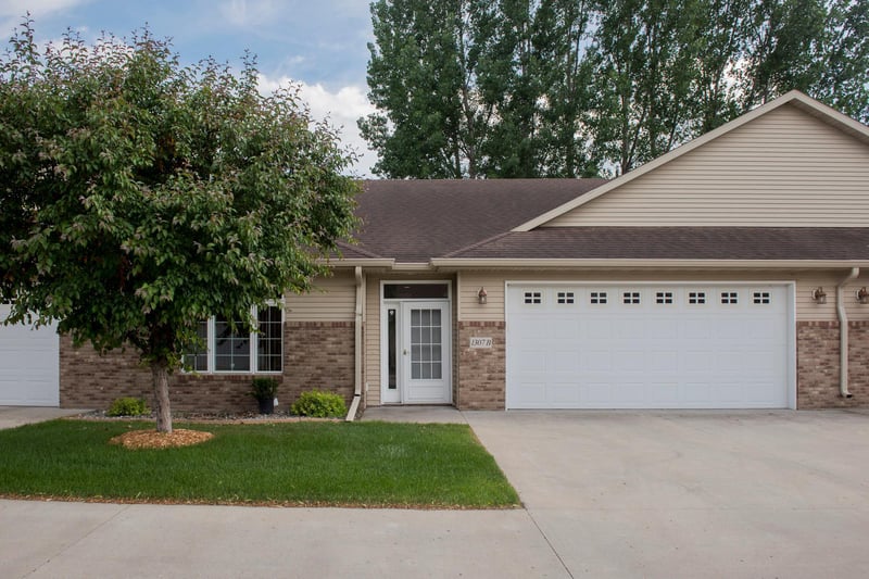 1307 2nd St S #B, Moorhead, MN 56560