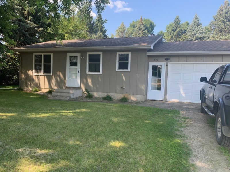 748-750 30th Ave NW, Willmar, MN 56201