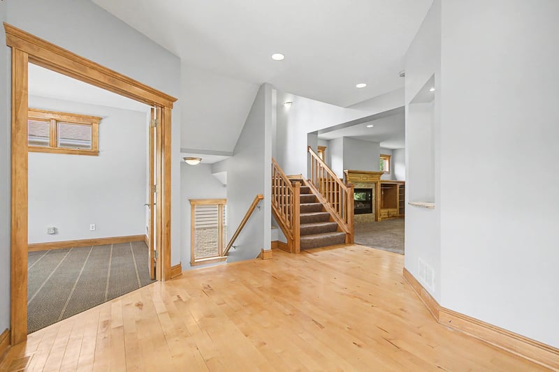 433 Majestic Ct, Shoreview, MN 55126
