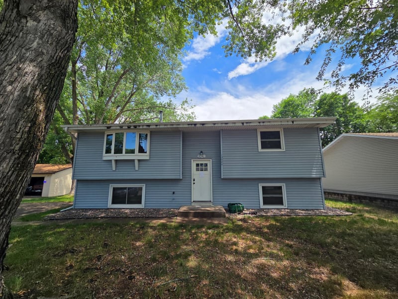13040 Valley Forge Ln N, Champlin, MN 55316