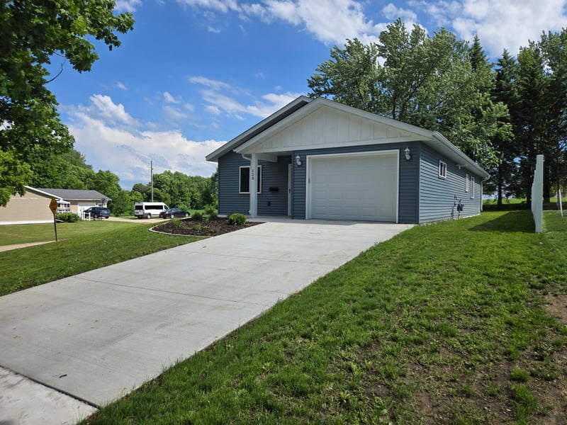 528 E St Charles Ave, Fergus Falls, MN 56537