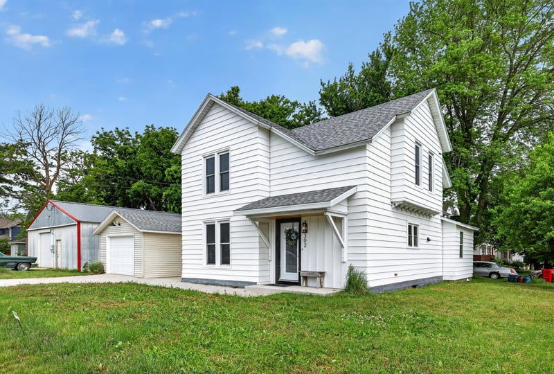 302 1st St NW, Dodge Center, MN 55927