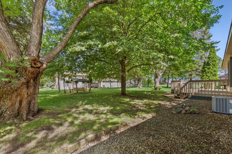3404 Red Oak Cir N, Burnsville, MN 55337