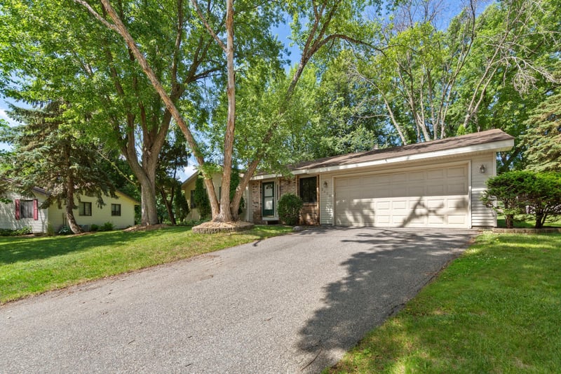 3404 Red Oak Cir N, Burnsville, MN 55337