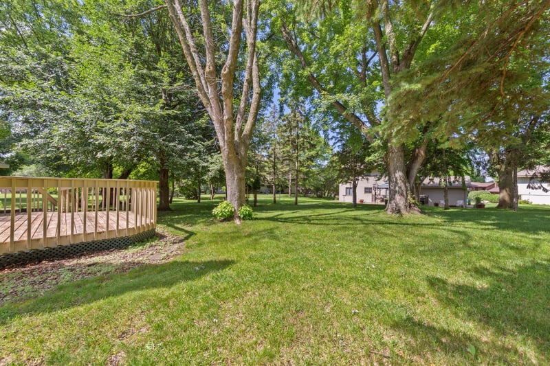 3404 Red Oak Cir N, Burnsville, MN 55337