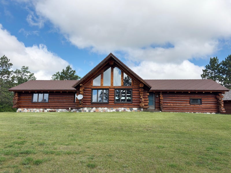 12207 110th St, Menahga, MN 56464