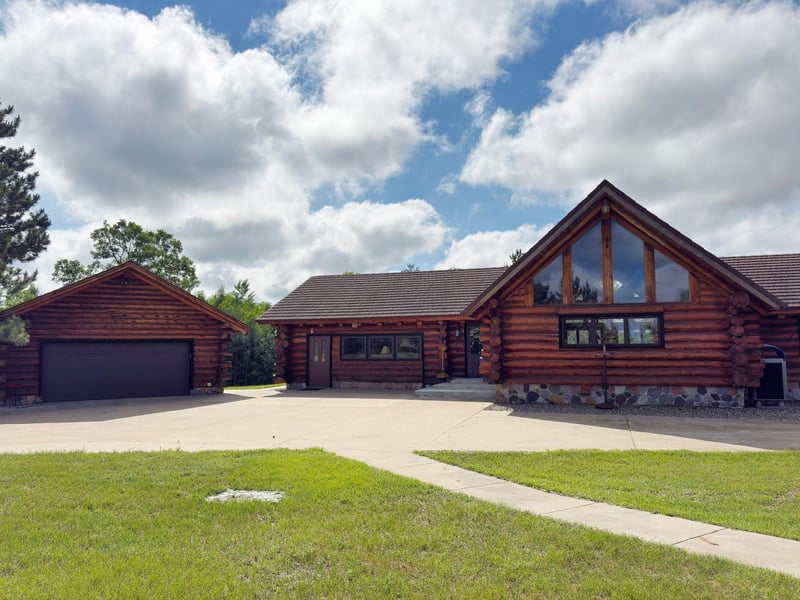 12207 110th St, Menahga, MN 56464