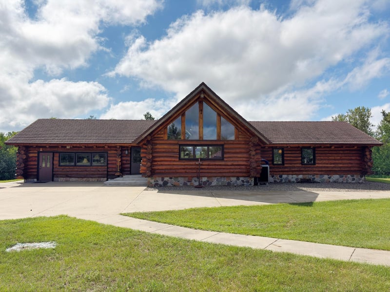 12207 110th St, Menahga, MN 56464
