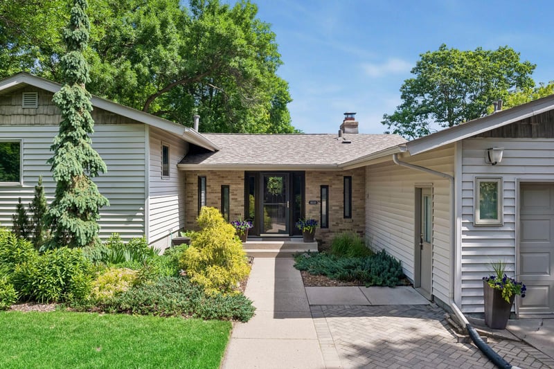 6030 Manchester Dr, Golden Valley, MN 55422