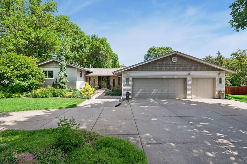 6030 Manchester Dr, Golden Valley, MN 55422