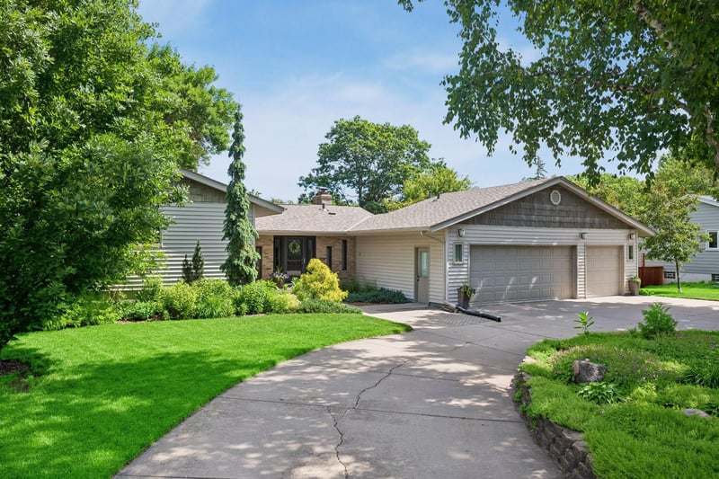 6030 Manchester Dr, Golden Valley, MN 55422