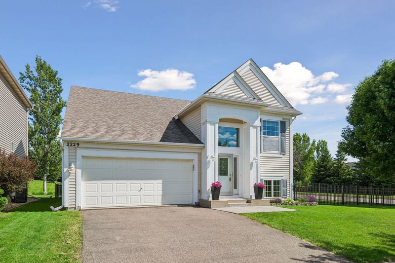 2229 Grimm Rd, Chaska, MN 55318