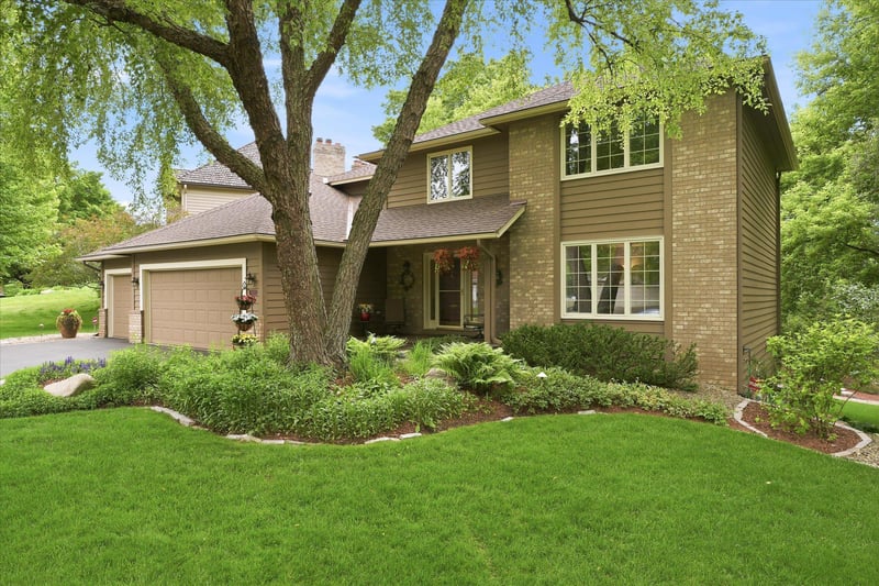 1308 Summit Oaks Dr, Burnsville, MN 55337