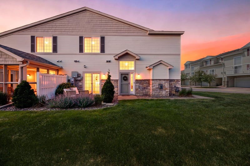 6742 Pine Crest Trl S, Cottage Grove, MN 55016