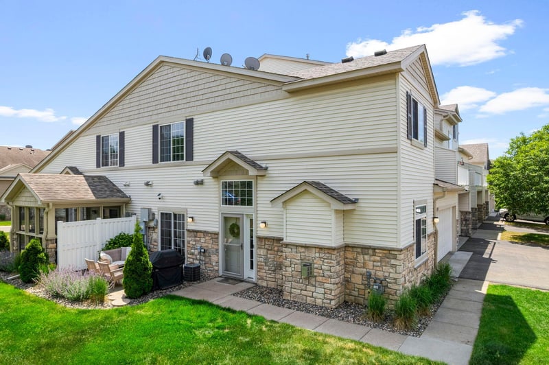 6742 Pine Crest Trl S, Cottage Grove, MN 55016
