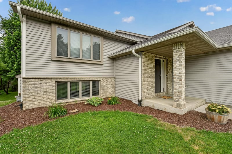 2605 Elmcroft Dr SW, Rochester, MN 55902