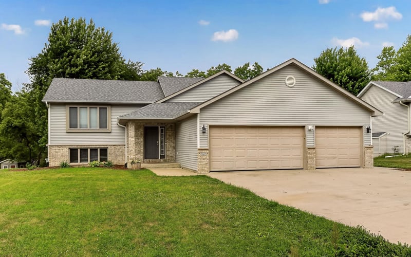 2605 Elmcroft Dr SW, Rochester, MN 55902
