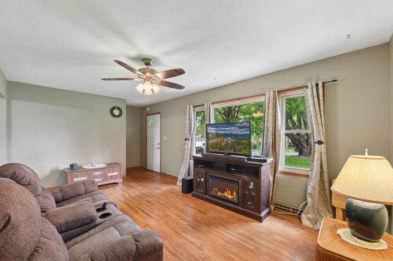 538 S Wasson Ln, River Falls, WI 54022