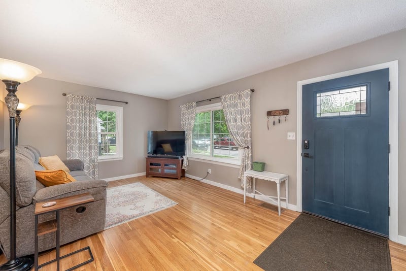 1215 Woodland Ave, Mankato, MN 56001