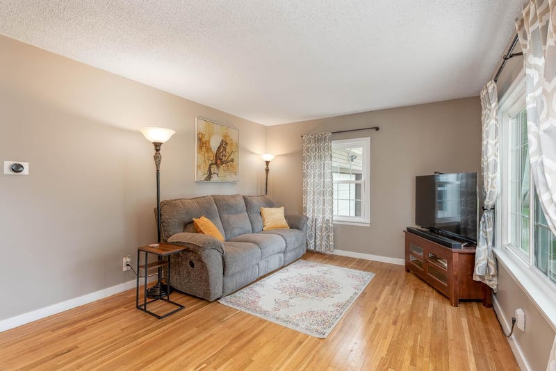 1215 Woodland Ave, Mankato, MN 56001