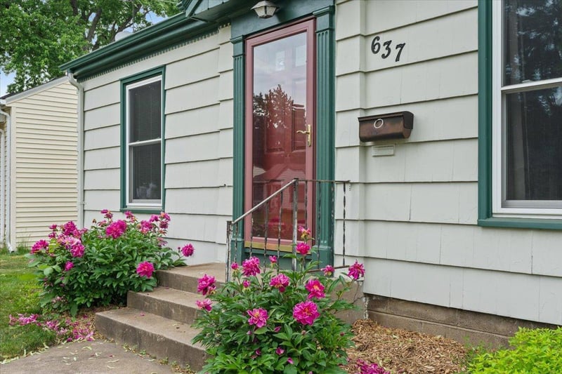 637 7th Ave S, South Saint Paul, MN 55075