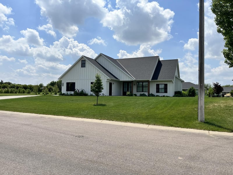 721 St James Cir, Litchfield, MN 55355