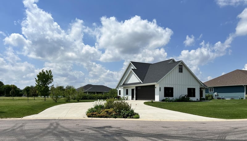 721 St James Cir, Litchfield, MN 55355