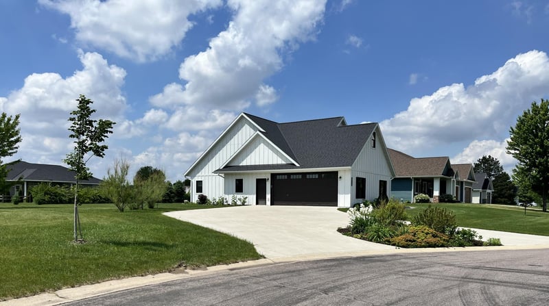 721 St James Cir, Litchfield, MN 55355