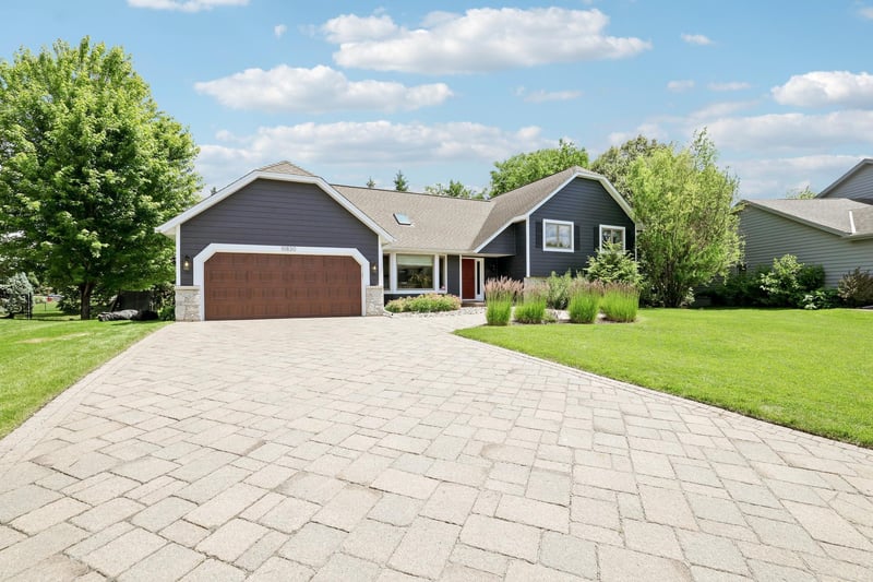 10820 46th Pl N, Plymouth, MN 55442