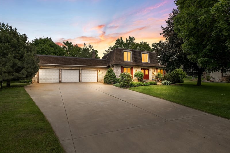 2999 Stinson Ct, New Brighton, MN 55112