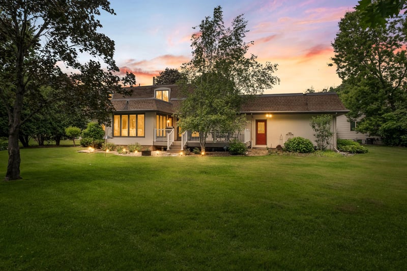 2999 Stinson Ct, New Brighton, MN 55112