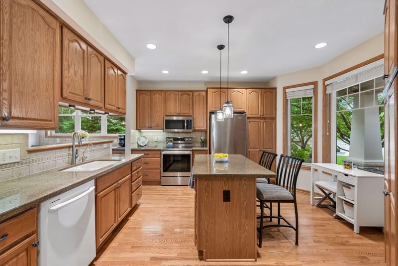 7156 Ballard Trl, Inver Grove Heights, MN 55077