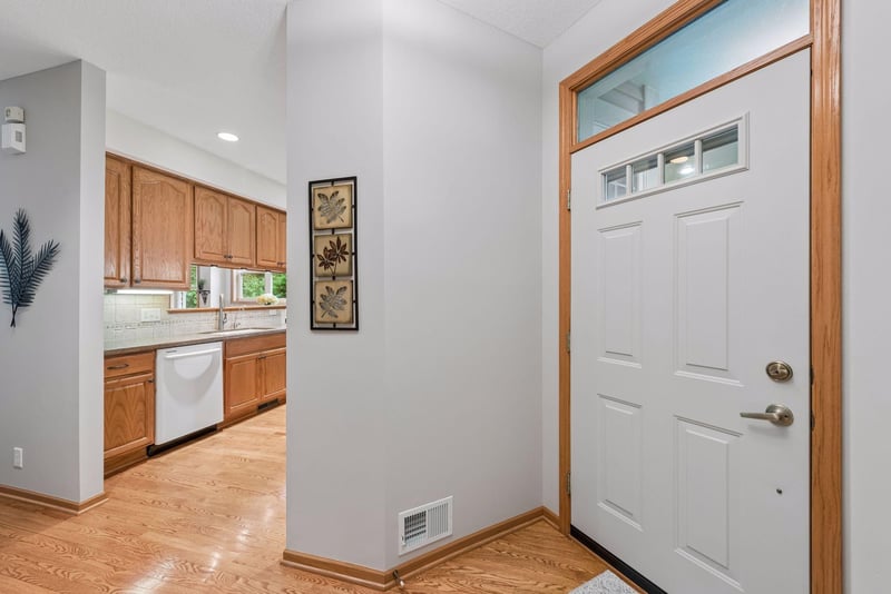 7156 Ballard Trl, Inver Grove Heights, MN 55077