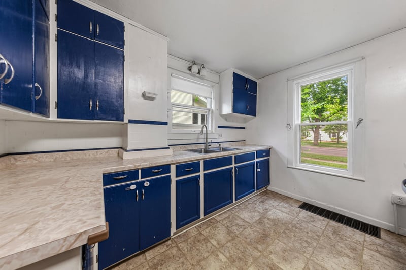 1617 N 4th St, Mankato, MN 56001