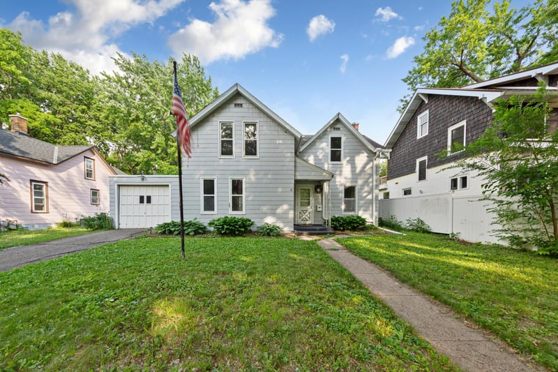 1617 N 4th St, Mankato, MN 56001