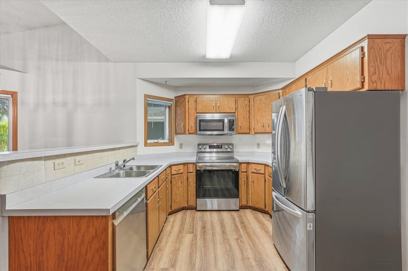 3246 Edgerton St, Vadnais Heights, MN 55127