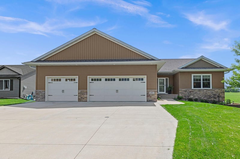 207 Bouldercrest Ave NE, Owatonna, MN 55060