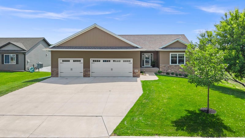 207 Bouldercrest Ave NE, Owatonna, MN 55060