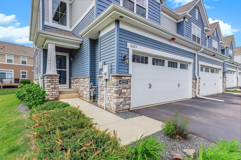 4225 Corn Silk Way, Woodbury, MN 55129